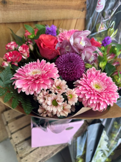 Handtied - Handtied of fresh flowers