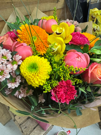 Bright Handtied - Handtied of bright fresh flowers in mixed shades