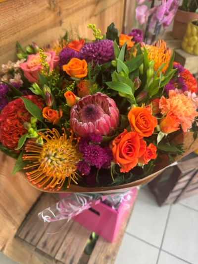 African dream - Handtied of fresh flowers to include proteas